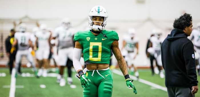 Christian Gonzalez projects to be Oregon's top cornerback to start the 2022 season.